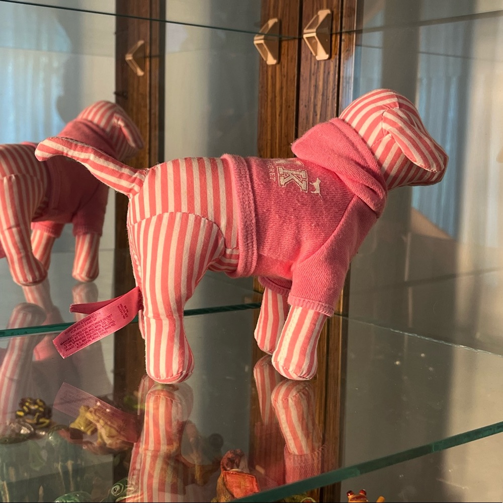 Victoria’s Secret plush dog, April 2006